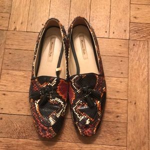 Gorgeous leather loafers, barely worn, super chic